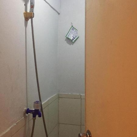 Gasthaus Kos Omah Yanto 19 Jakarta Exterior foto